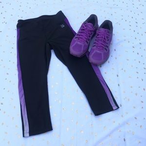Black and Purple Capri Yoga Leggings XS